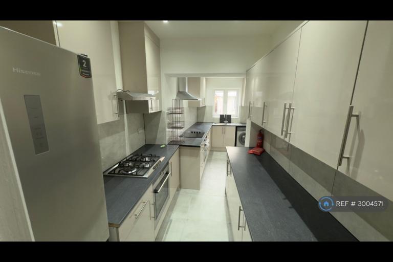 5 bedroom house in Chadwell Heath Lane, Chadwell Heath (Redbridge County), RM6 (5 bed) (#3004571)