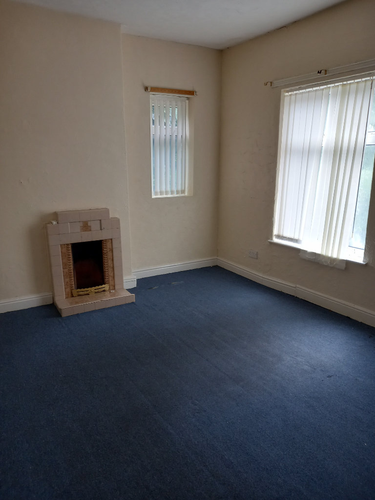 **AVAILABLE**2 BEDROOM**2 BATHROOM**END TERRACE**LINDLEY STREET**