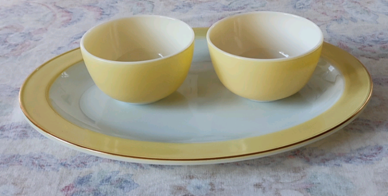 Pyrex dinner plate & 2 salad bowls 
