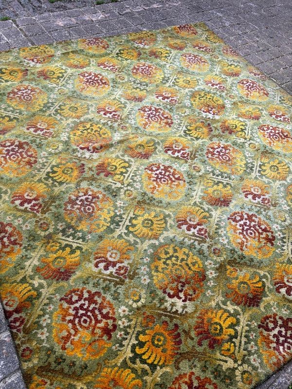 FREE CARPET 7 FT 6 IN x 8 FT 3 IN