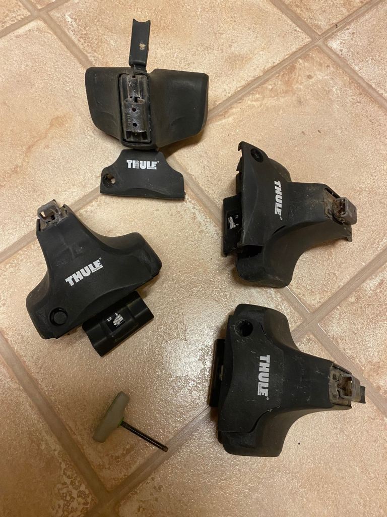 Thule roof bars 127cm and foot pack