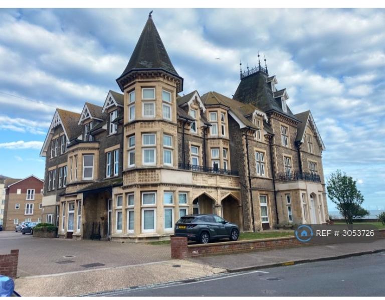 1 bedroom flat in The Towers, Clacton-On-Sea, CO15 (1 bed) (#3053726)