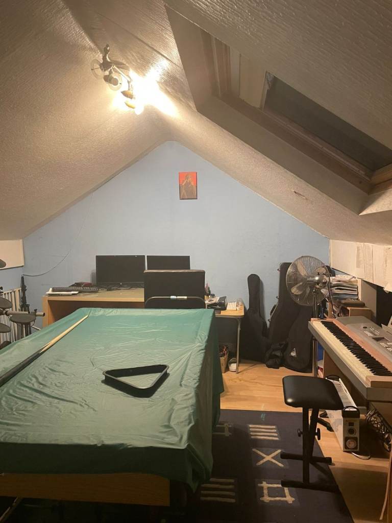 Large Double Bed room for rent in Romford