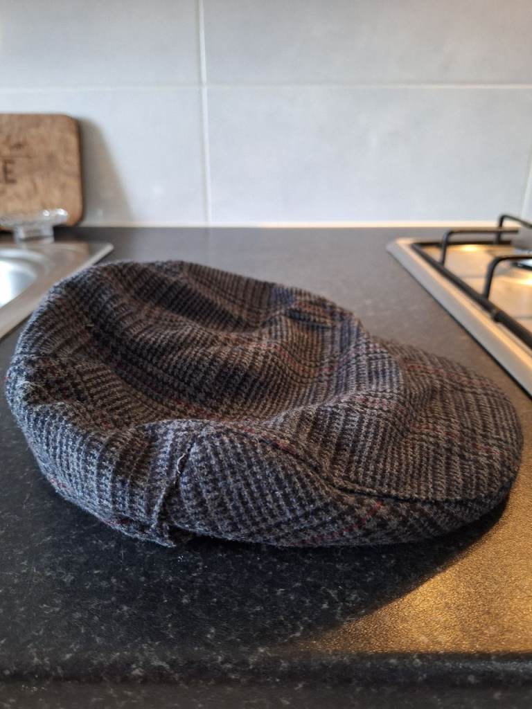 image for Classic gray tweed flat cap - Small - NEW 