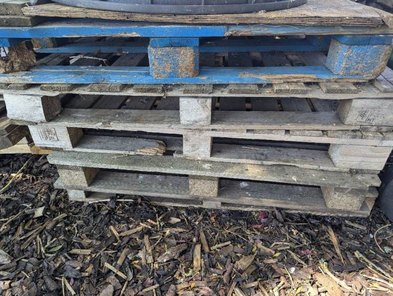 FREE Wooden Pallets