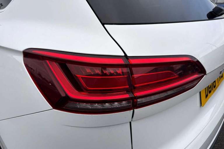 2018 Volkswagen Touareg 3.0 V6 TDI 4Motion R-Line Ã¢Â­Â14 way power adjustment, Innovation cockp...