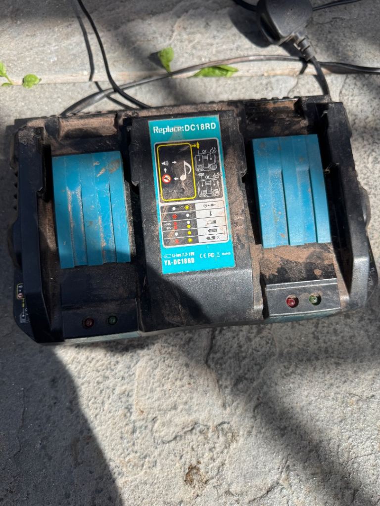 Replacement  DC19RD Dual Port Battery Charger – Good Condition