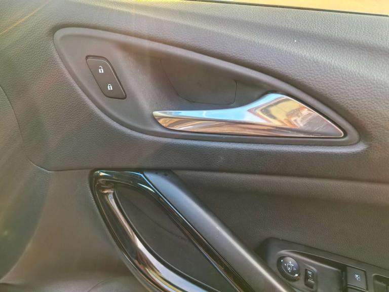 2017 Vauxhall Astra 1.4 Astra Elite Nav T 5dr - Full Service History - High Spec! Hatchback Petro...