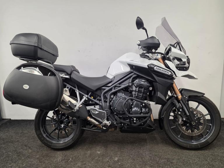 TRIUMPH TIGER EXPLORER 1200 *** LUGGAGE - GREAT SERVICE HISTORY - HEATED GRIPS *