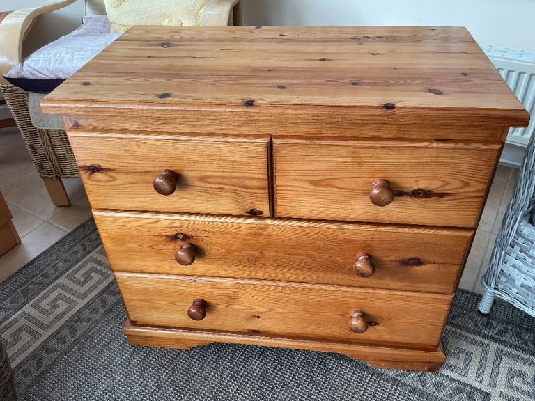 Solid pine 4 drawer chest of drawers