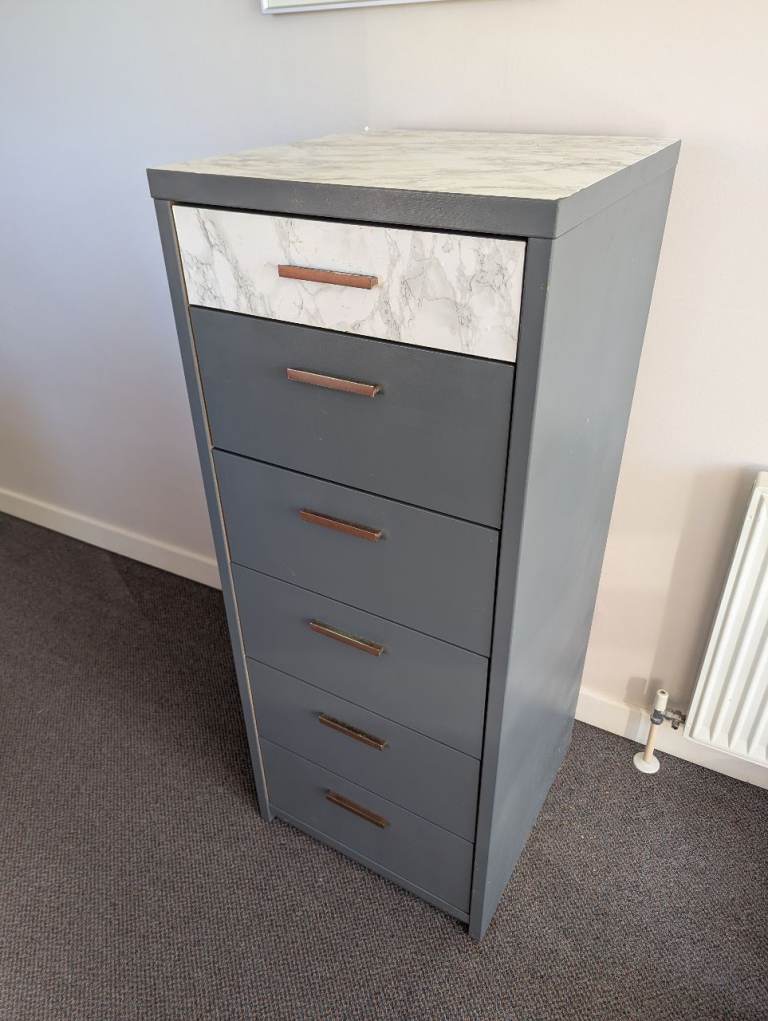 Chest of drawers