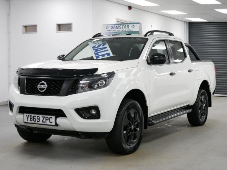 69 NISSAN NAVARA 2.3 DCI 190 BHP N-GUARD EDITION 4WD MANUAL ( SAT NAV )
