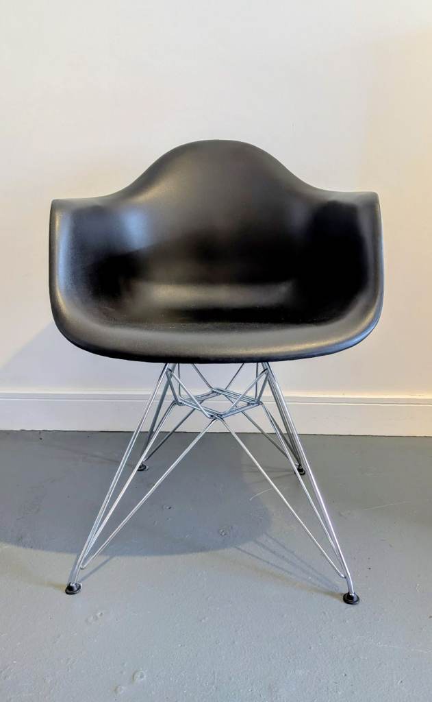 Eames Inspired DAR Chair Black