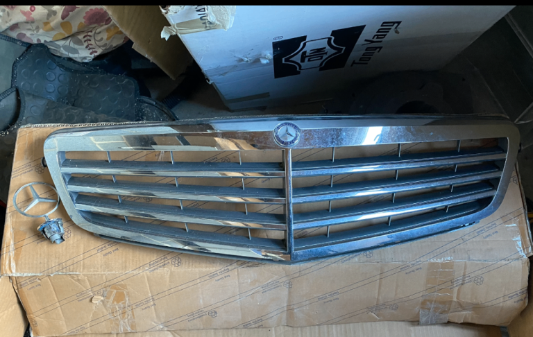 Mercedes grill and bonnet badge