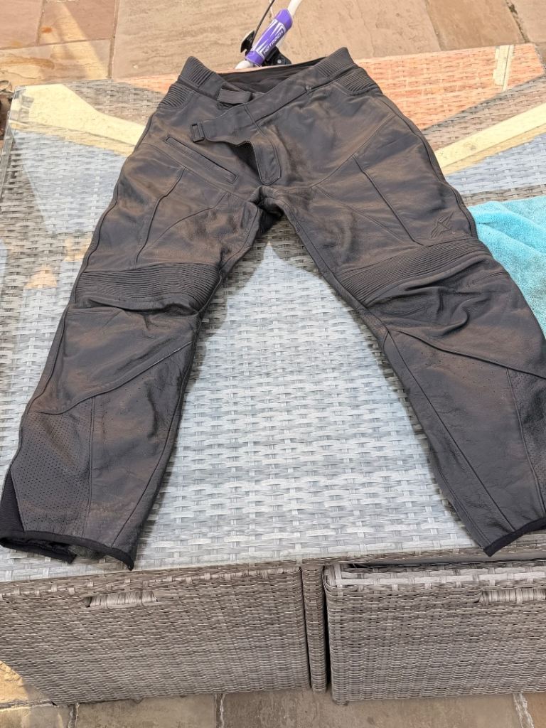 Alpinestars Leather Motorchcle trousers 40’ inch Relaxed