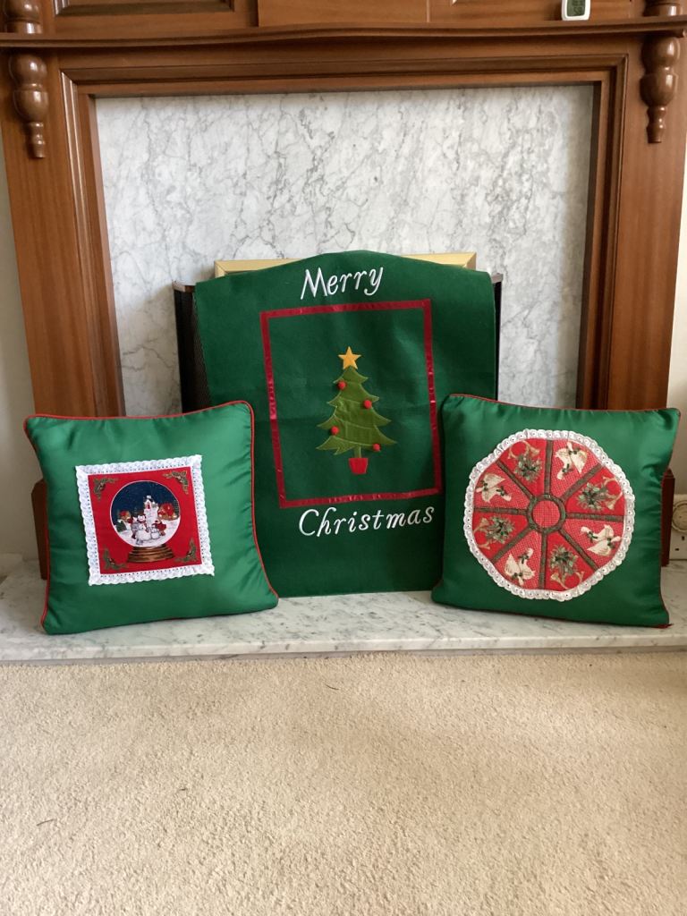 Christmas toy sack with 2 piped cushions    £3