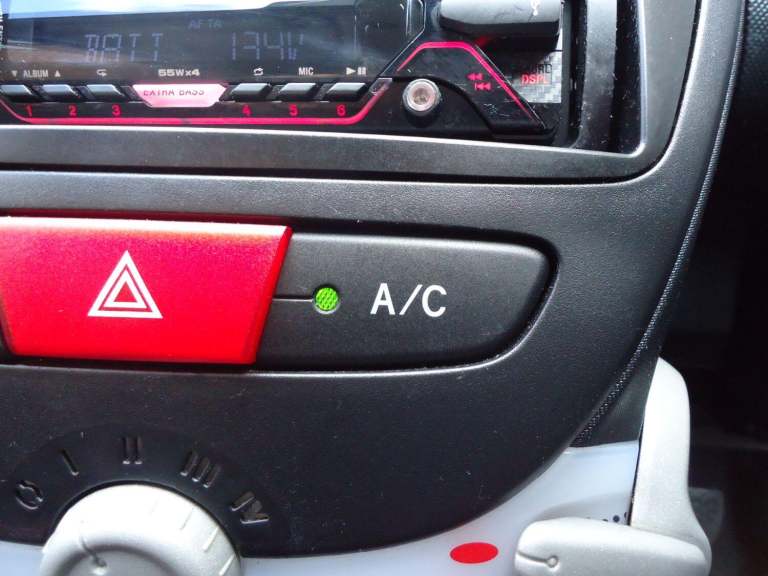 CITROEN C1 1.0 i VTR White Manual Petrol 2013