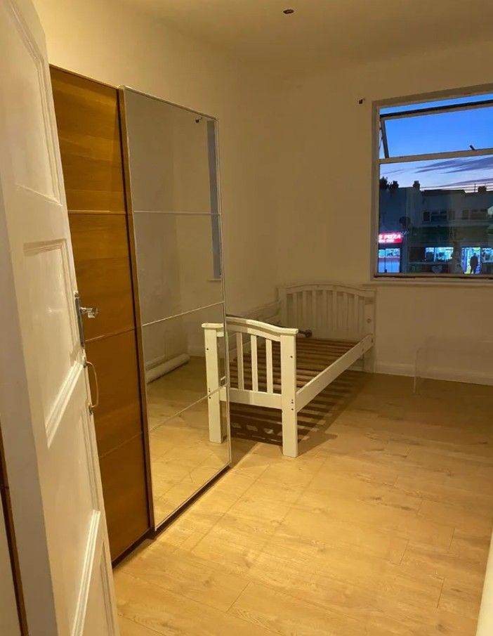 2bed Flat above shop to rent in Feltham - Spring Corner