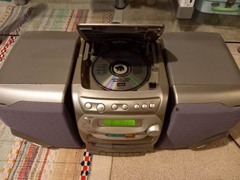Philips radio/CD/Cassette stereo and big CD collection 