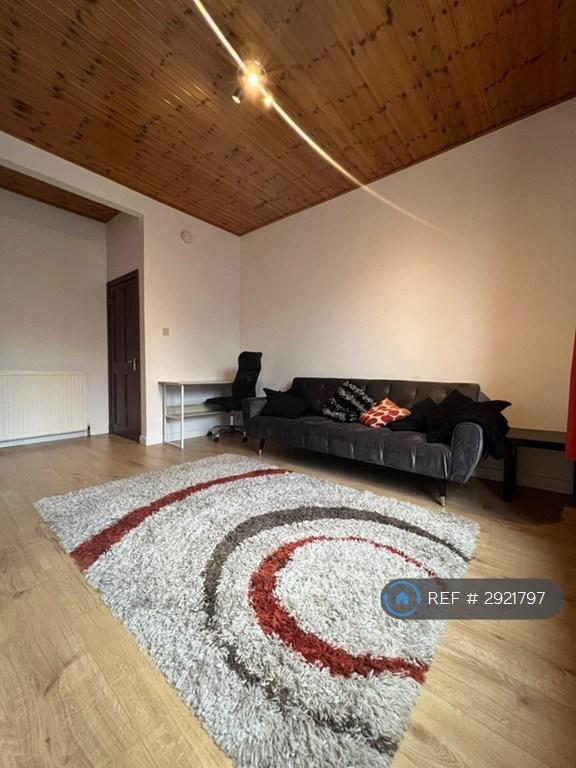 1 bedroom flat in Victoria Road, Aberdeen, AB11 (1 bed) (#2921797)