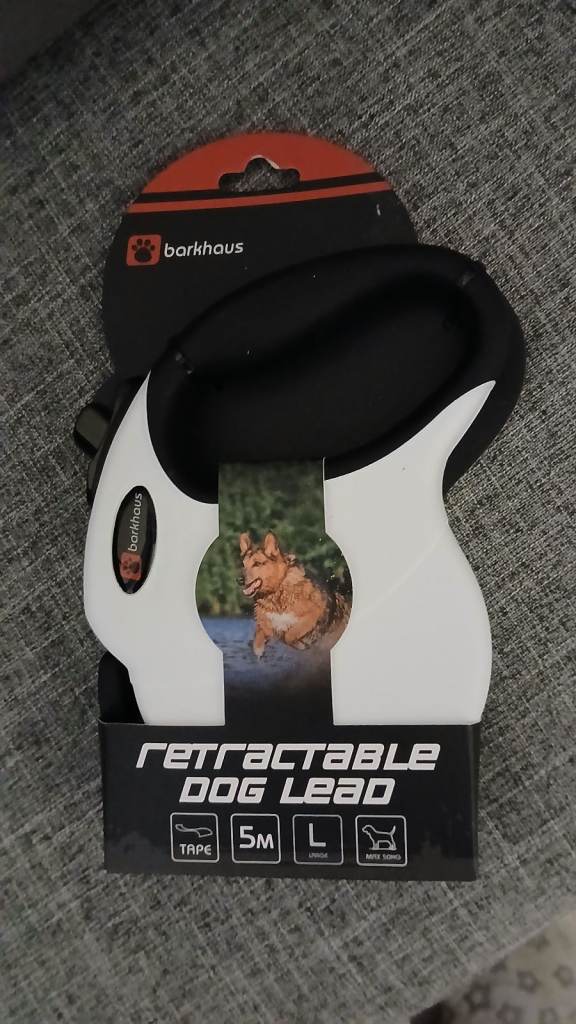 Retractable dog lead