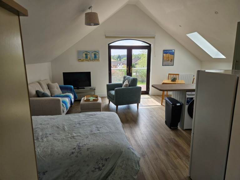 Studio Apartment to Let