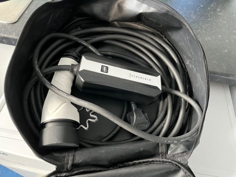Portable EV charger