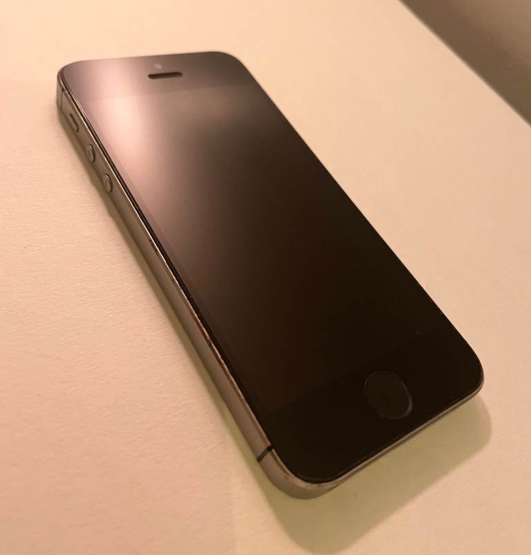 Apple iPhone SE 64GB Unlocked 1st Generation SmartPhone / A1723 / 2016 / Battery 88% Capacity image 3