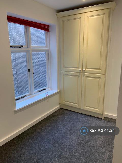 1 bedroom flat in Castle Street, Hinckley, LE10 (1 bed) (#2714524)