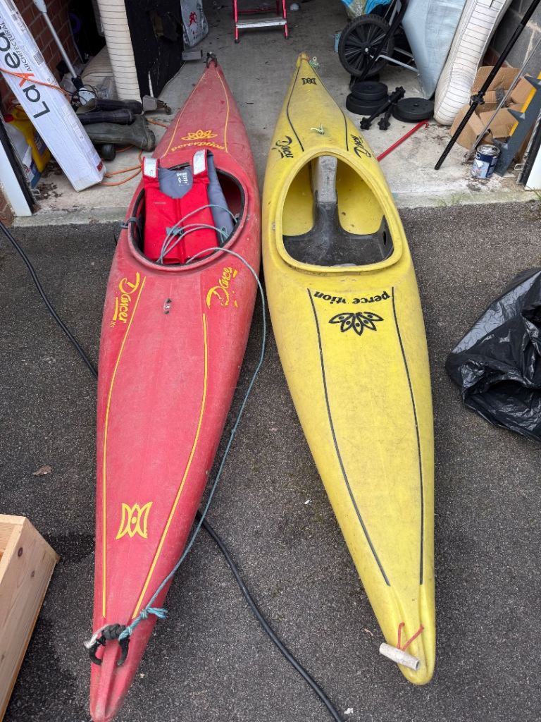 2x Canoes