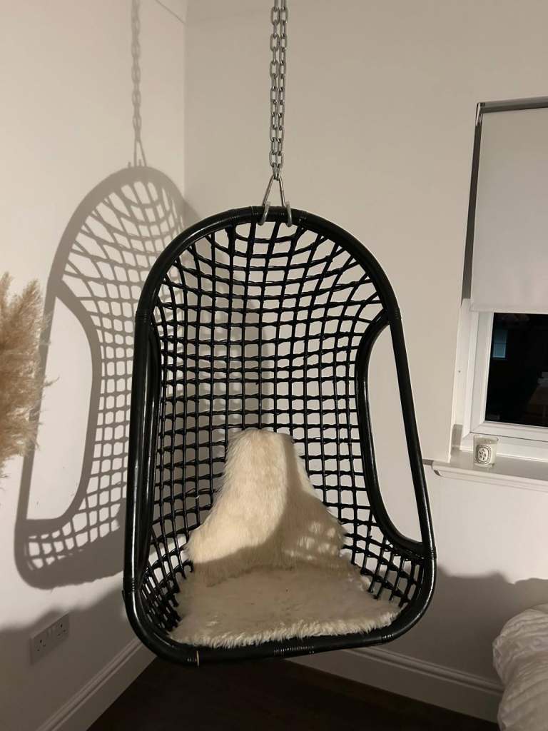 image for Hanging wicker egg chair