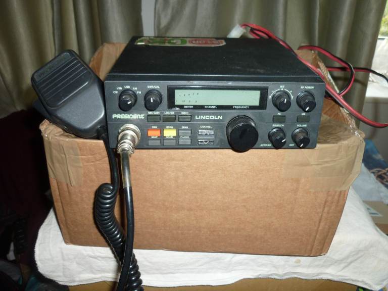 President Lincoln CB Radio with Microphone – Good Condition