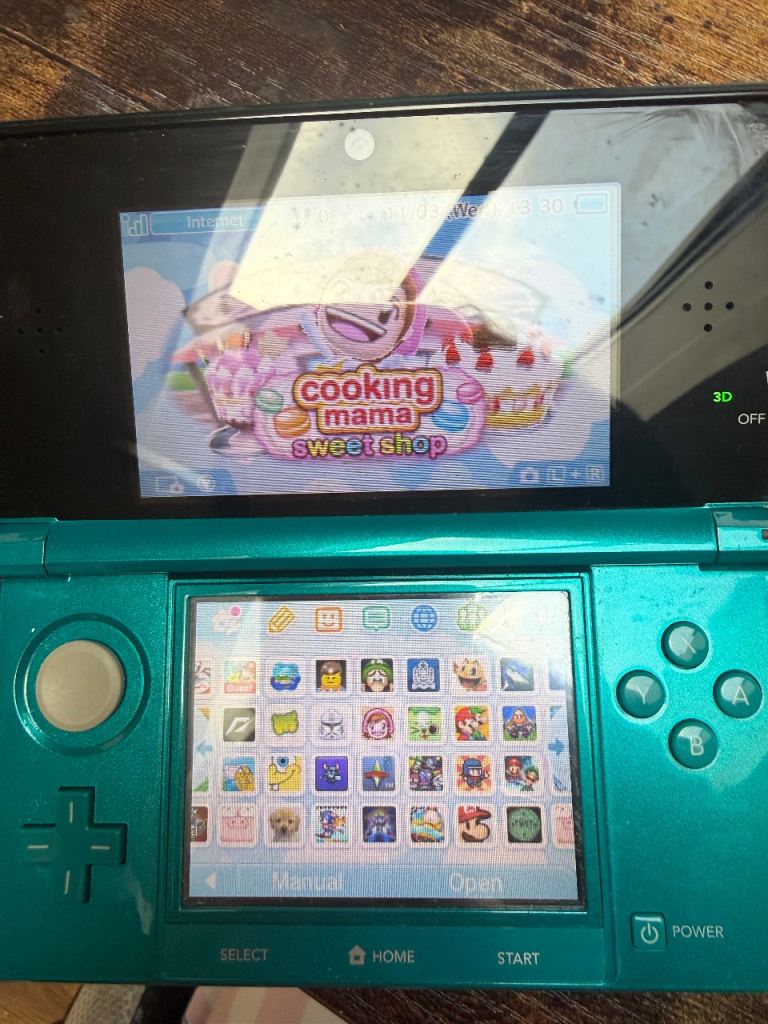 3DS console and charger