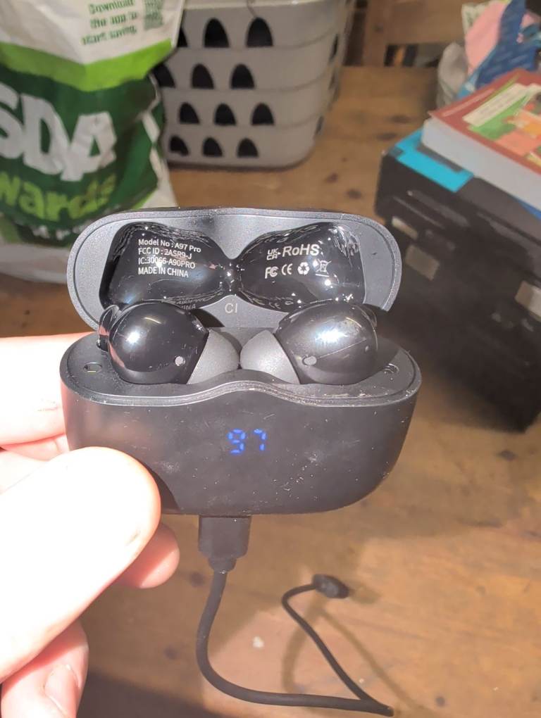 Bluetooth wireless ear pods 