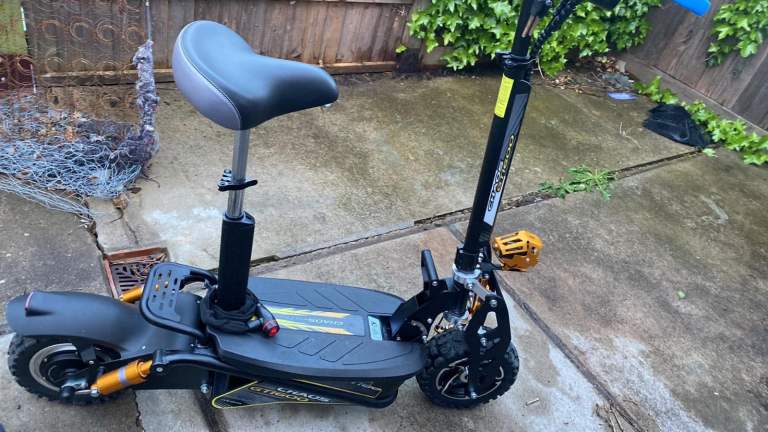 Chaos gt1600 Electric Scooter with Seat – Good Condition