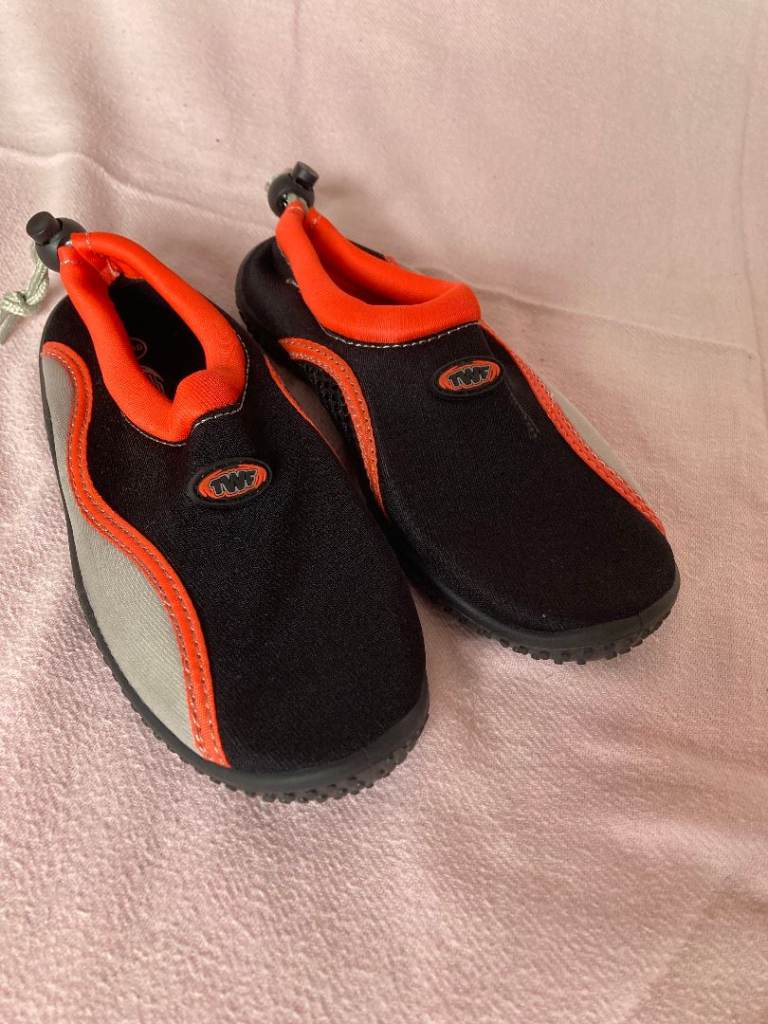 Watershoes size 12 (30)