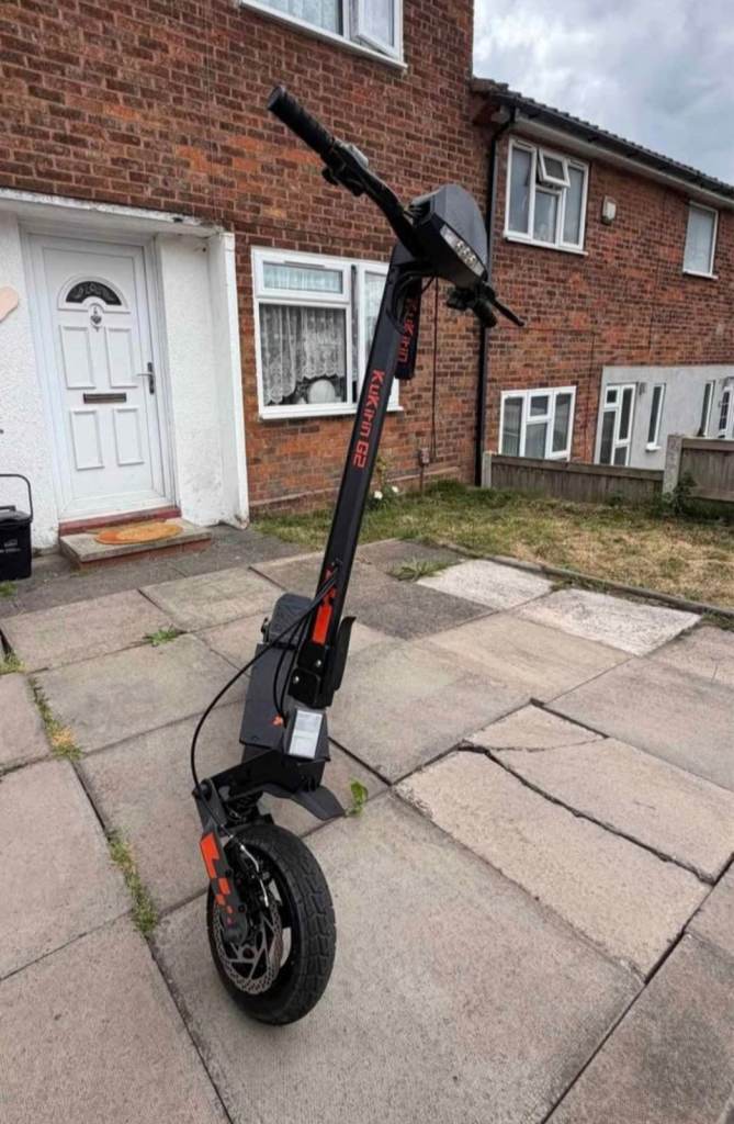 Brand New Kukirin G2 Electric Scooter - Black, Good Condition