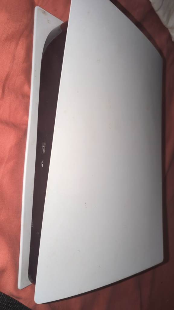 Ps5 digital edition, had about a year, works absolutely fine, comes with hdmi and controller 