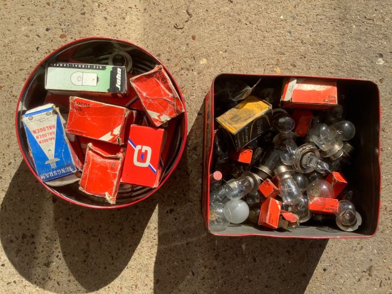 2 large tins of mixed vehicle light bulbs