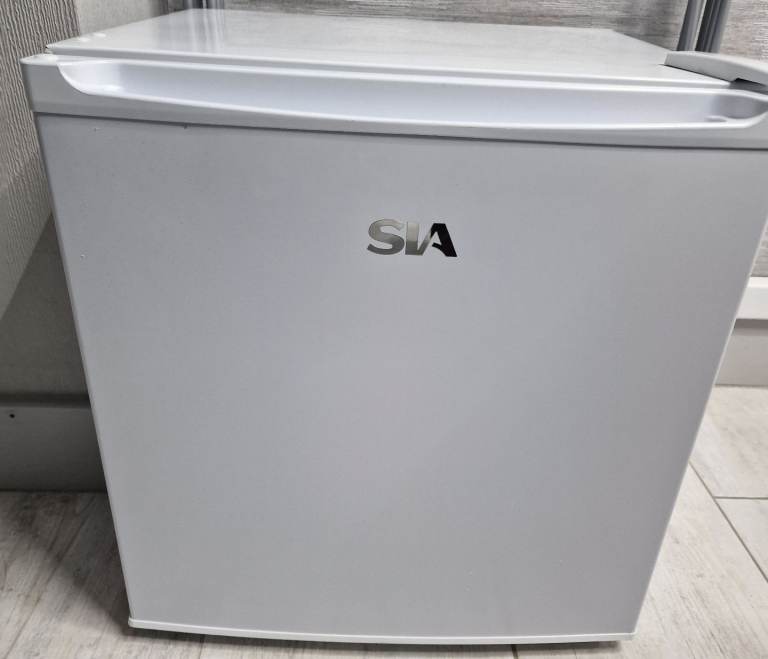 image for Sia 49L mini/ table top fridge