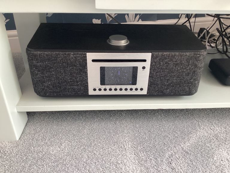 Compact Stereo System with CD Player – Good Condition