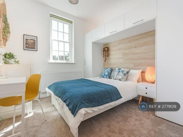 1 bedroom in Charlton Lane, London, SE7 (#2779139)