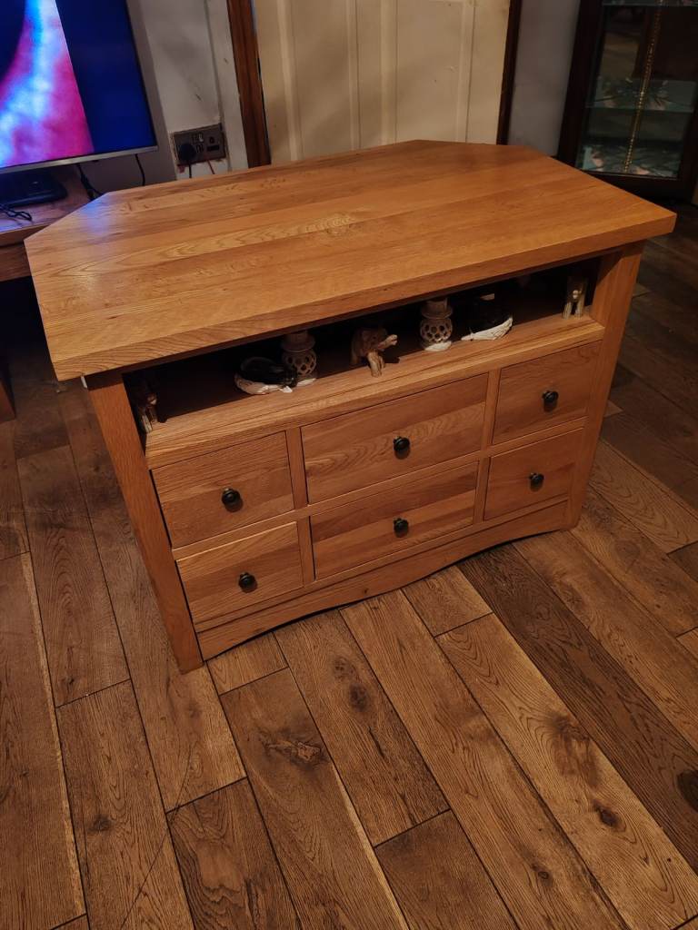 Oak corner tv unit 