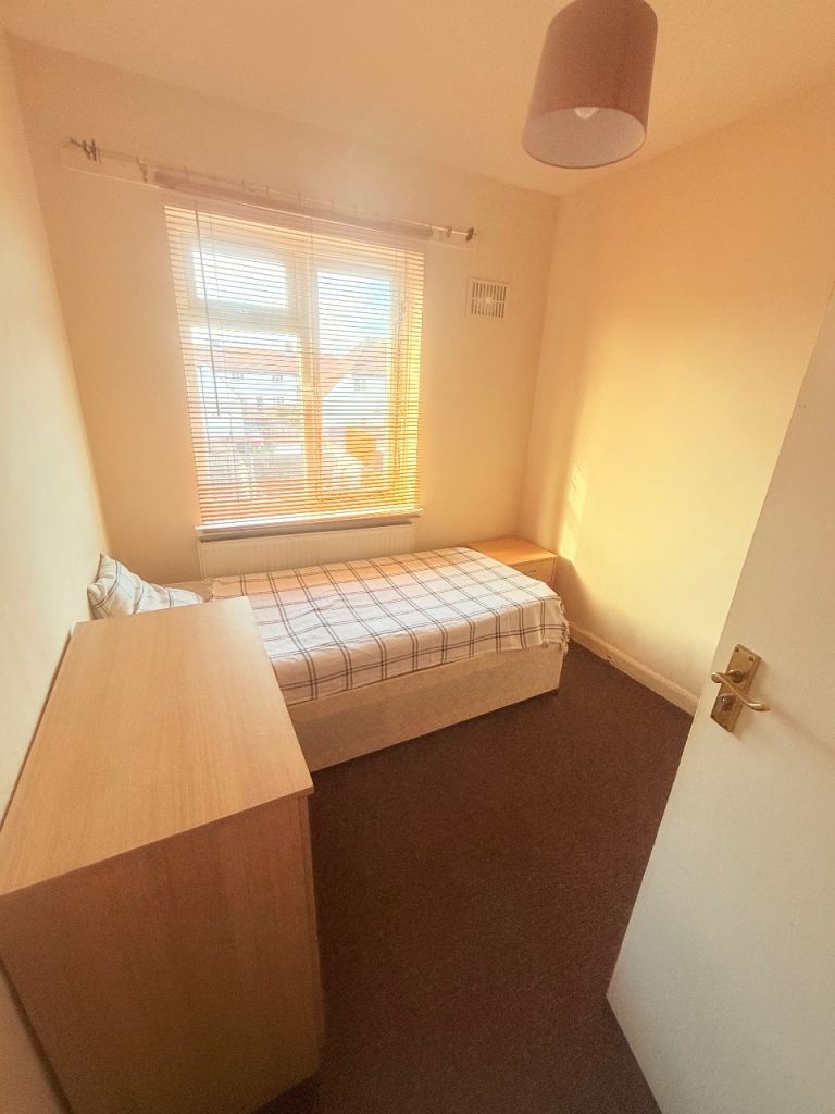 A big single room to share