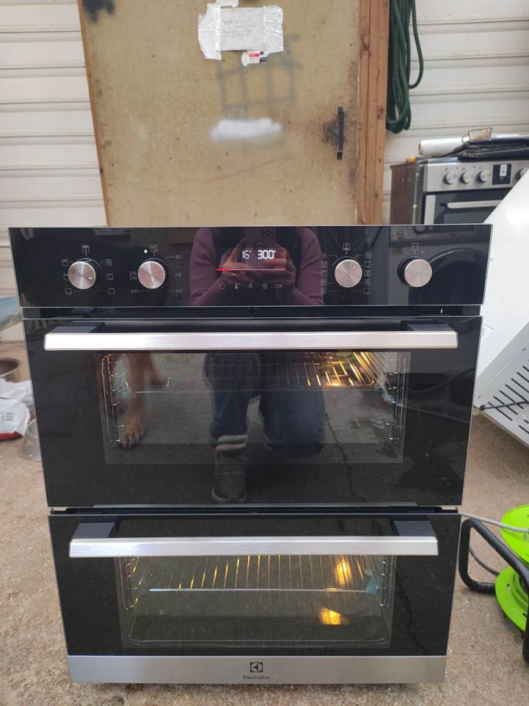 Electrolux built under double electric oven, Like new, Used once 