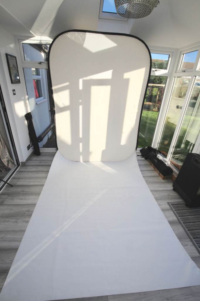   Lastolite Hilite Collapsible Background 6' x 7'  with FloorTrain & Black Bottle Top