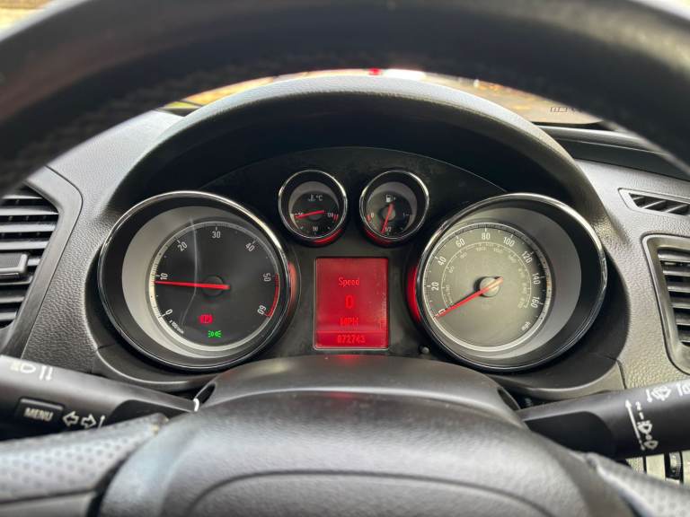 Vauxhall, INSIGNIA, Hatchback, 2010, Manual, 1956 (cc), 5 doors