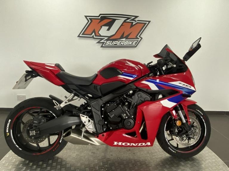 HONDA CBR650R, 2024/74, E CLUTCH 6,836 MILES COVERED. LOTS OF EXTRAS FITTED