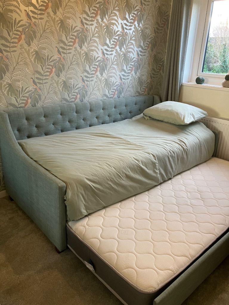 Trundle single bed