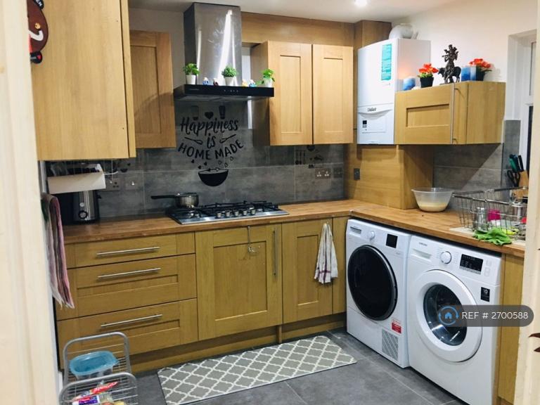 3 bedroom house in Lynstede, Basildon, SS14 (3 bed) (#2700588)